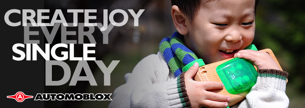 a_kid_playing_with_automoblox_car